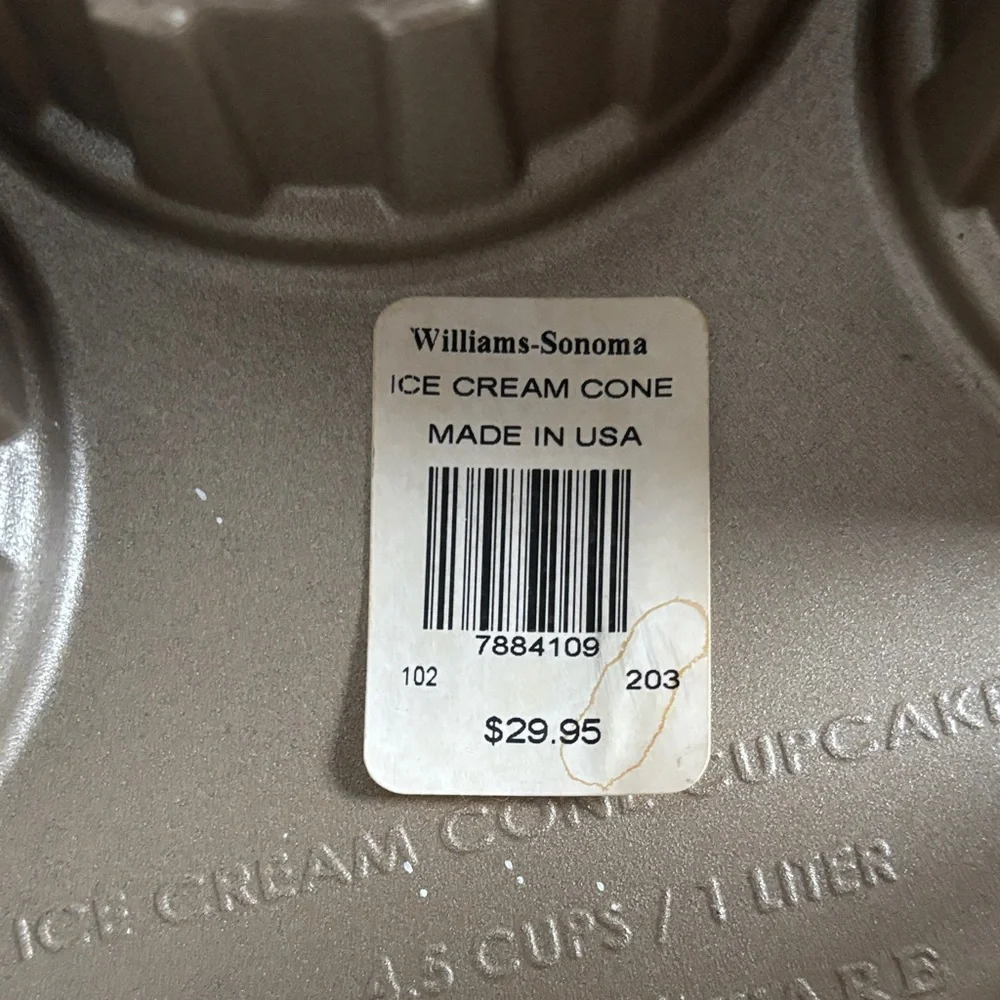Williams Sonoma Gold Ice Cream Cone Cupcake Pan